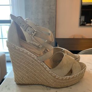 Club Monaco beige platform in a size 37 1/2
